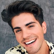 Fer Vázquez, 29 (Pop Singer)
