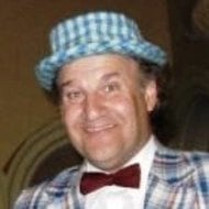 Floyd Vivino, 74 (Người dẫn chương trình)