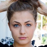 Frances Lefebure, 37 (電視女演員)