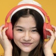Frankie McNellis, 17 (Pop Singer)