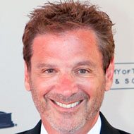 Fred Roggin, 68 (体育广播员)