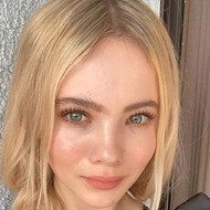 Freya Allan, 22 (TV-actrice)