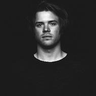 Garrett Nickelsen, 34 (Nghệ sĩ chơi bass)