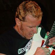 Gary Hoey, 65 (吉他手)
