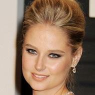 Genevieve Morton, 37 (模特)