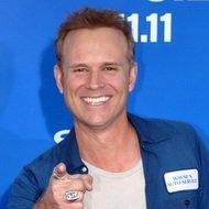George Gray, 56 (Hôte du jeu télévisé)