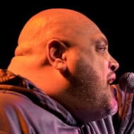 George Veikoso (1970 - 2025) (Cantante reggae)