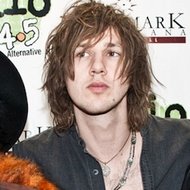 Gethin Davies, 31 (Nghệ sĩ chơi trống)