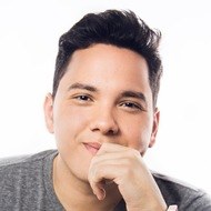 Gilberto Daza, 37 (Cantante di musica mondiale)