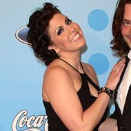 Gina Glocksen, 41 (流行歌手)