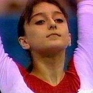 Gina Gogean, 48 (體操運動員)