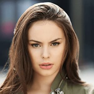 Grace Beedie, 27 (TV Actress)