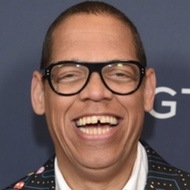 Greg Morton, 66 (Comédien)