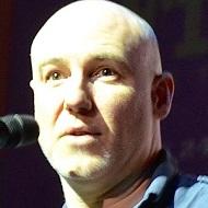 Gregg Alexander, 51 (摇滚歌手)
