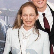 Grethe Barrett Holby, 75 (导演)