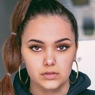 Hailey Urbina, 24 (Instagram明星)