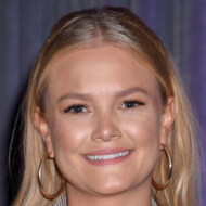 Hailey Whitters, 36 (Cantante de Country)