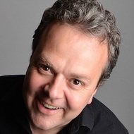 Hal Cruttenden, 54 (喜劇演員)