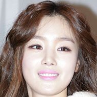 Han Sunhwa, 33 (Pop Singer)