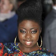 Hannah Barrett, 29 (流行歌手)