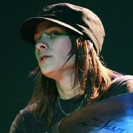 Hannah Blilie, 44 (Le batteur)
