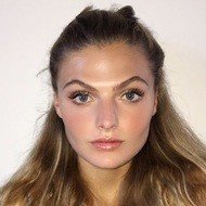 Hannah Dezz, 26 (Family Member)