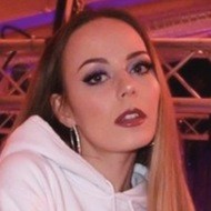 Hannah Diamond, 34 (Chanteuse pop)
