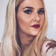 Hayley Sewell, 29 (Star d'Instagram)