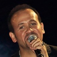 Hisham Abbas, 62 (Cantante de Música Mundial)