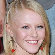 Hollie Cavanagh, 32 (流行歌手)