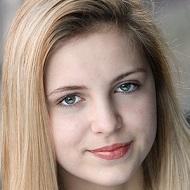 Holly Mackie, 26 (Movie Actress)