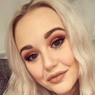 Holly Murray, 29 (YouTube Star)