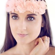 Holly Sergeant, 32 (YouTube Star)