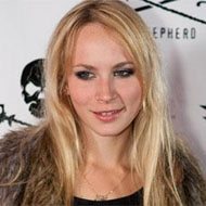 Holly Weston, 40 (肥皂剧女演员)