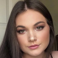 hope_zuckerbrow, 25 (TikTok Star)