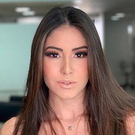 Iara Guimarães, 29 (Instagram Star)