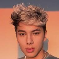 Idris Yakhyarov, 24 (TikTok明星)