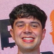 Inachete, 31 (YouTube Star)