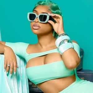 India Royale, 28 (Instagram Star)