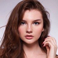 Irena Vass, 25 (TikTok Star)