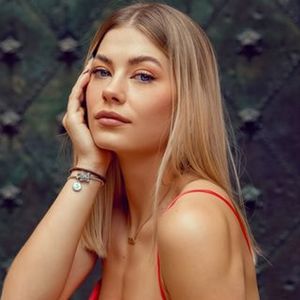 Iryna Zubkova, 22 (TikTok明星)