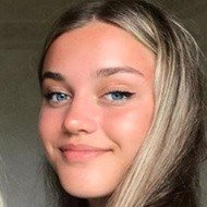 Isa Isanina, 21 (TikTok明星)