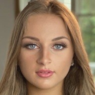 Isabella Barrett, 17 (Reality Star)