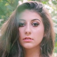 Isabella Diakomanolis, 23 (TikTok Star)