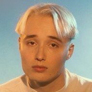 Isac Elliot, 24 (Chanteuse pop)