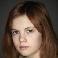 Isla Johnston, 18 (电视女演员)
