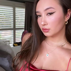 Issy Hector, 23 (TikTok明星)