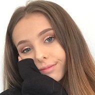 Issy Walsh, 21 (YouTube Star)