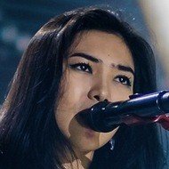 Isyana Sarasvati, 30 (流行歌手)