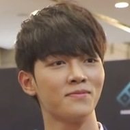 Itthipat Thanit, 28 (Attore TV)